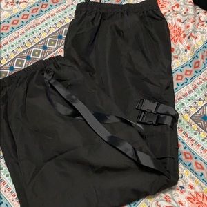 Black cargo pants w side pockets